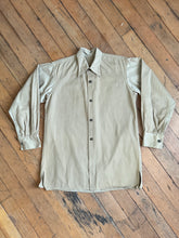 Load image into Gallery viewer, vintage 1940s khaki work shirt