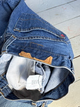 Load image into Gallery viewer, vintage 1980s LEVIS 501s jeans 27”W