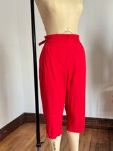 Load image into Gallery viewer, vintage 1950s red pedal pushers 28”W