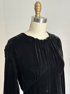 vintage 1930s black velvet gown {s/m}