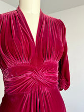 Load image into Gallery viewer, vintage 1940s velvet blouse {m}