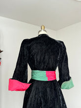 Load image into Gallery viewer, vintage 1940s black velvet robe {xs}