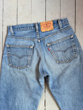 Load image into Gallery viewer, vintage 1980s LEVIS 501s jeans 28”W