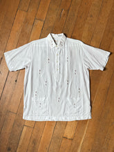 Load image into Gallery viewer, vintage 1960s pullover shirt
