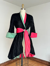 Load image into Gallery viewer, vintage 1940s black velvet robe {xs}