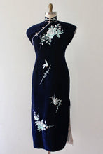 Load image into Gallery viewer, vintage 1940s blue velvet Cheongsam dress