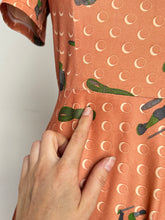 Load image into Gallery viewer, vintage 1970s hikers hiking print dress {xs}