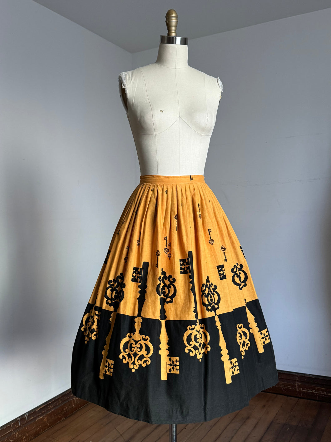 vintage 1950s skeleton key skirt {xs}