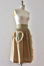 Load image into Gallery viewer, vintage 1930s novelty bakelite heart skirt