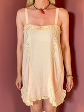 Load image into Gallery viewer, vintage 1920s slip lingerie {s/m}