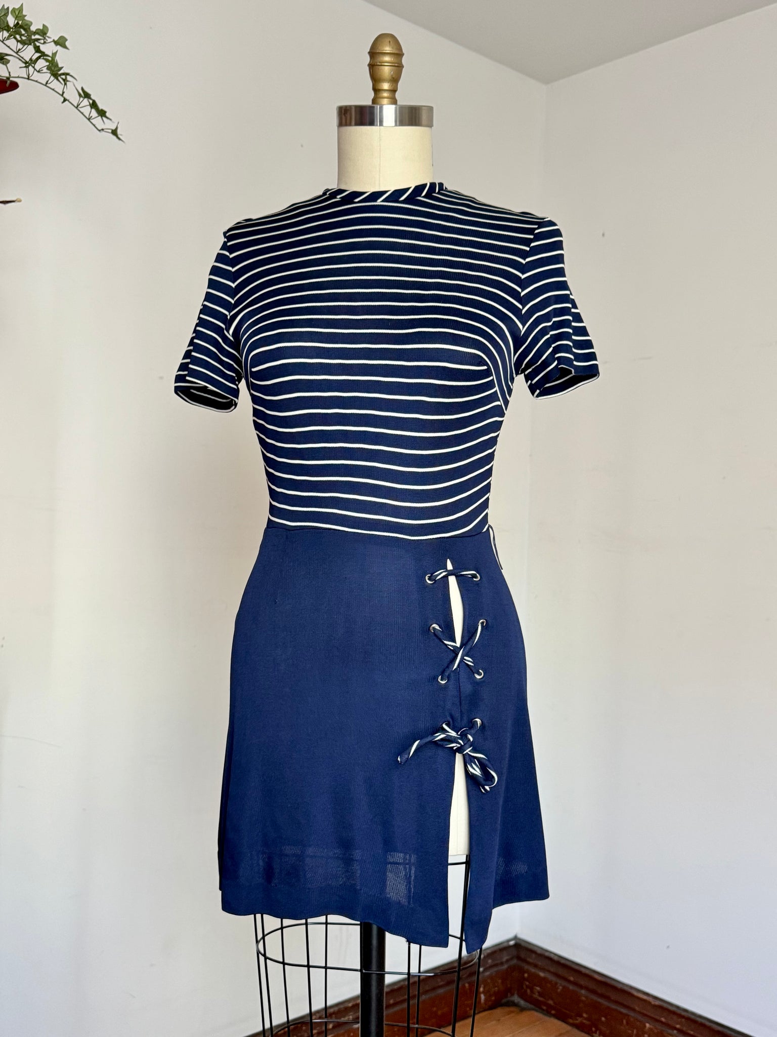 vintage 1960s lace up skirt dress {m} – Trunk of Dresses