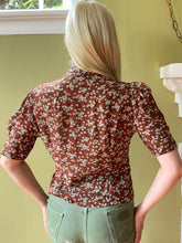 Load image into Gallery viewer, vintage 1940s floral rayon blouse {m}