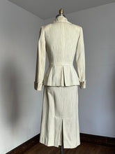 Load image into Gallery viewer, vintage 1940s cream wool suit {xxs}