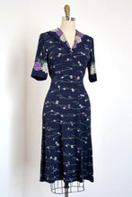 Load image into Gallery viewer, vintage 1940s floral rayon dress
