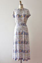Load image into Gallery viewer, vintage 1940s floral rayon dress
