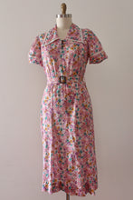 Load image into Gallery viewer, vintage 1930s floral dress with bakelite buttons