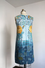 Load image into Gallery viewer, vintage 1960s big ROSE shift dress {m}