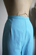 Load image into Gallery viewer, vintage 1950s gingham pedal pushers {s}