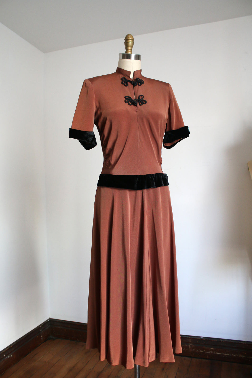 vintage 1940s brown rayon dress {s}