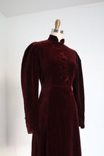 Load image into Gallery viewer, vintage 1930s velvet dress {xs}