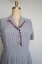 Load image into Gallery viewer, vintage 1940s fleur-de-lis rayon dress {XL/1X}