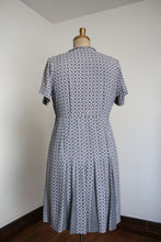 Load image into Gallery viewer, vintage 1940s fleur-de-lis rayon dress {XL/1X}