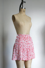 Load image into Gallery viewer, vintage 1940s red floral shorts {s}