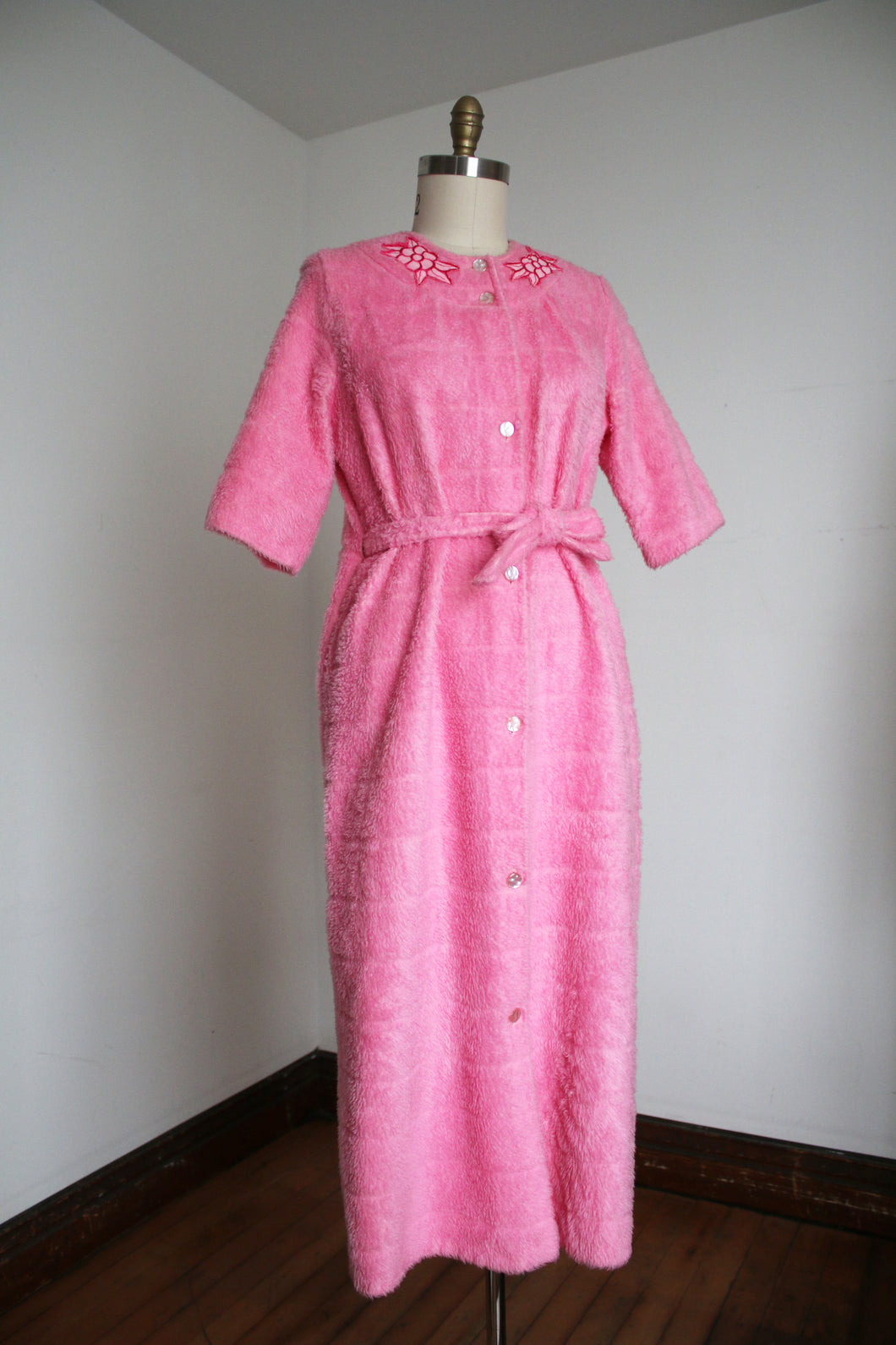 vintage 1960s pink fuzzy housecoat {L}