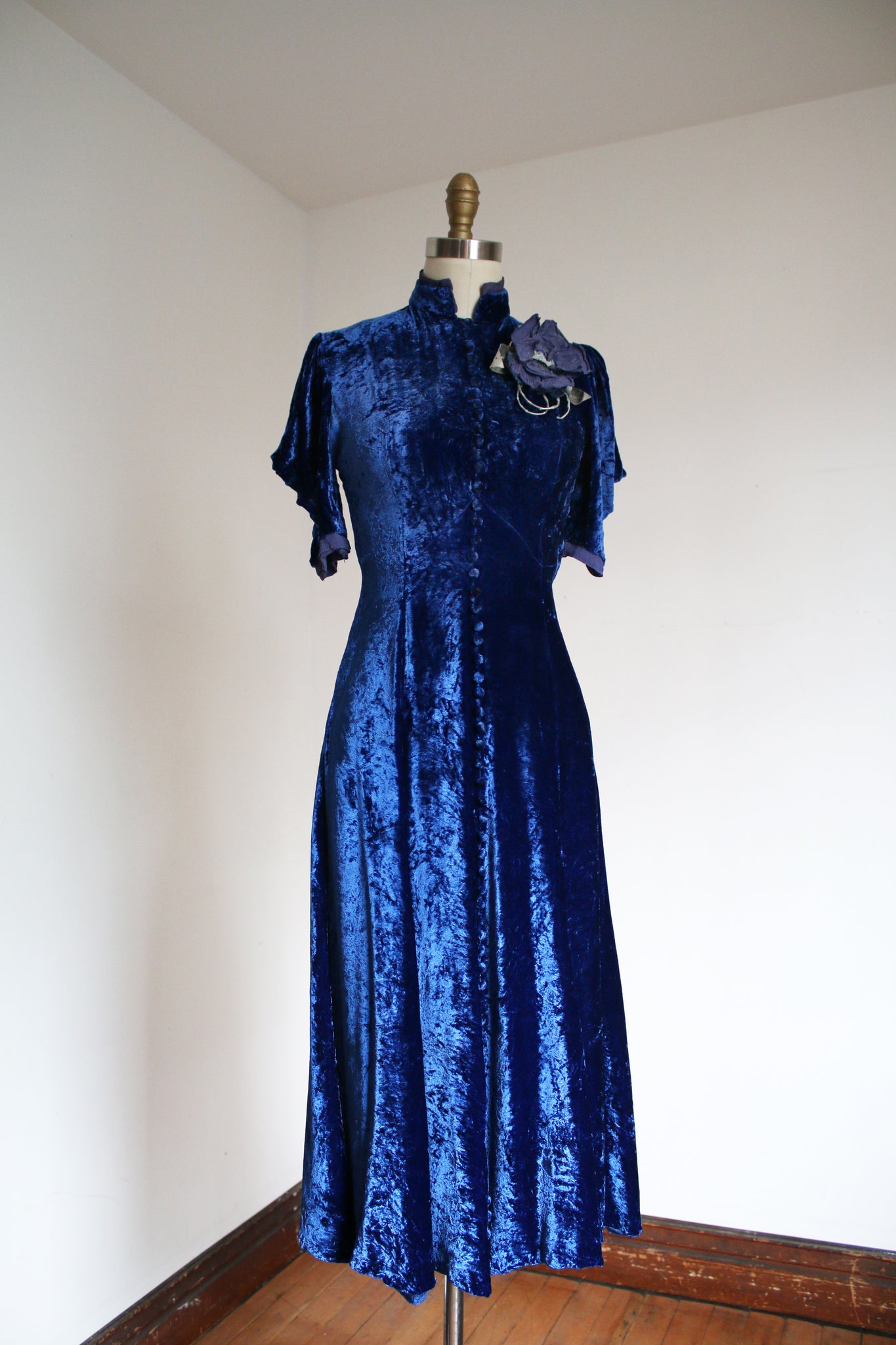 vintage 1930s blue velvet dress {xs} Trunk of Dresses vintage 1930s blue velvet dress {xs} Trunk of Dresses