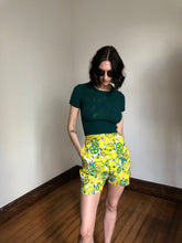 Load image into Gallery viewer, vintage 1960s novelty oranges shorts {xs}
