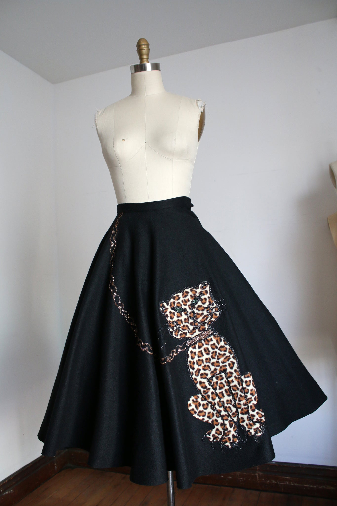 vintage 1950s leopard circle skirt {xxs} – Trunk of Dresses