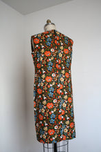 Load image into Gallery viewer, vintage 1960s floral shift dress {L}