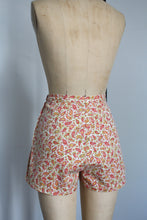 Load image into Gallery viewer, vintage 1960s paisley shorts {m}
