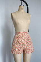 Load image into Gallery viewer, vintage 1960s paisley shorts {m}