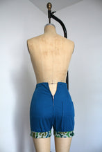 Load image into Gallery viewer, vintage 1950s reversible shorts {xs}