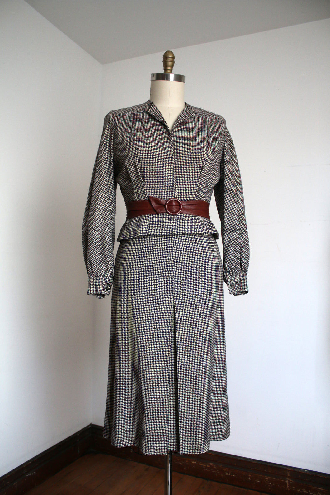 vintage 1940s houndstooth skirt suit {m}