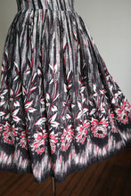 Load image into Gallery viewer, vintage 1950s upside down roses skirt {m}