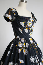 Load image into Gallery viewer, vintage 1950s daisy floral dress {xxs}
