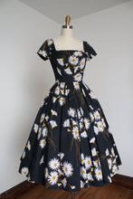 Load image into Gallery viewer, vintage 1950s daisy floral dress {xxs}