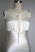 Load image into Gallery viewer, vintage 1940s nightgown {m}