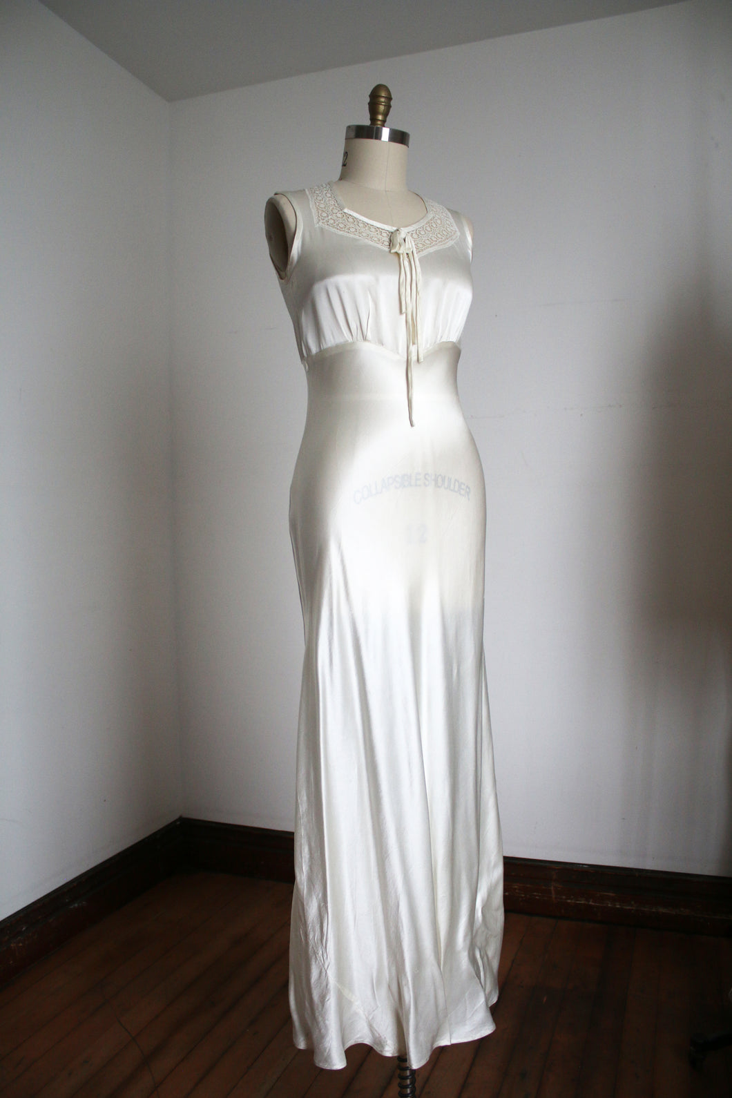 vintage 1940s nightgown {m}