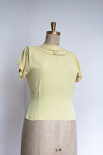 Load image into Gallery viewer, vintage 1940s yellow rayon blouse {XL}
