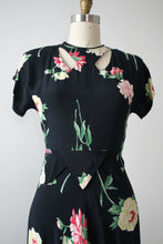 Load image into Gallery viewer, vintage 1940s floral rayon dress