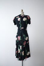 Load image into Gallery viewer, vintage 1940s floral rayon dress