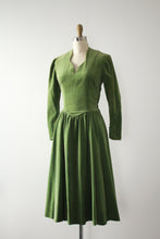 Load image into Gallery viewer, vintage 1940s green velvet dress with purse