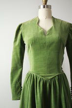Load image into Gallery viewer, vintage 1940s green velvet dress with purse
