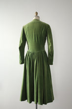Load image into Gallery viewer, vintage 1940s green velvet dress with purse