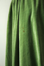 Load image into Gallery viewer, vintage 1940s green velvet dress with purse