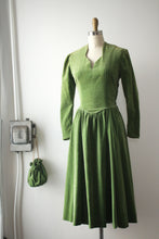 Load image into Gallery viewer, vintage 1940s green velvet dress with purse