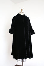Load image into Gallery viewer, vintage 1950s black velvet swing coat {m}